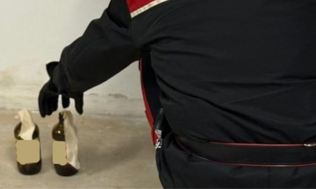 Lanciano molotov contro la casa di una ex dipendente, li aveva ingaggiati l’ex datore di lavoro