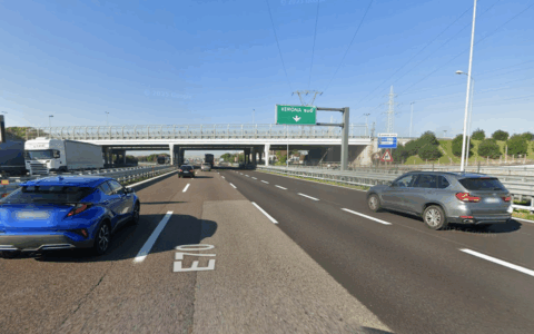 Tamponamento tra due auto sull’A4, morta una 61enne