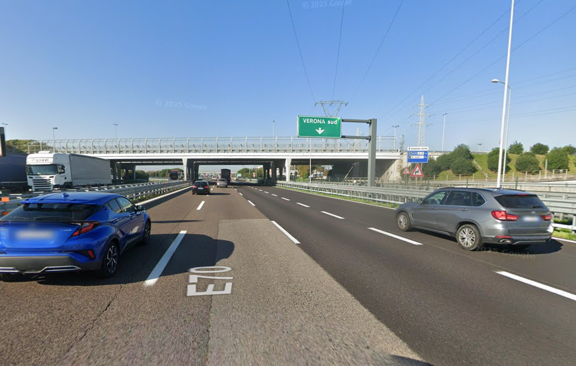 Tamponamento tra due auto sull’A4, morta una 61enne