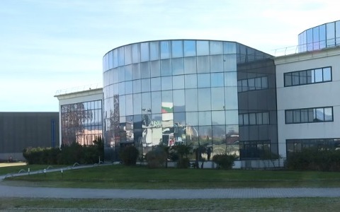 Big della moda ritira la commessa e Swinger taglia la metà dei dipendenti, Cisl e Cgil separati al tavolo