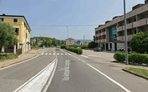 Verona, ciclista trovato gravissimo sulla ciclabile di Montorio: l’ipotesi di un pirata della strada