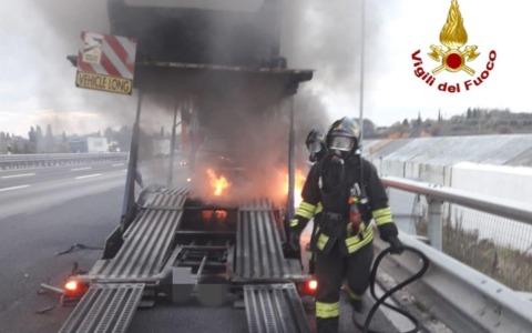 Bisarca ha un guasto ai freni e va a fuoco sull’autostrada A4