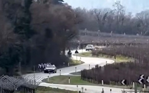 Il video dell’automobilista che ha sparato due colpi di pistola contro i ciclisti della SC Padovani