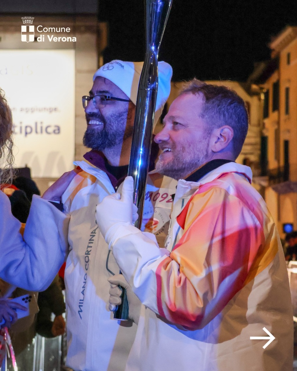 La fiaccola olimpica illumina Verona: un israeliano e un palestinese corrono insieme per la pace