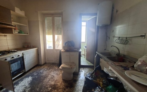 Sgomberato un appartamento occupato a Verona, all’interno tre abusivi e droga