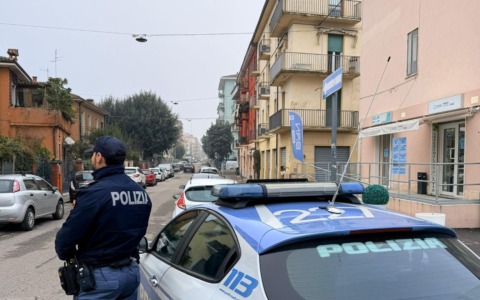 Spacciavano cocaina nell’appartamento occupato abusivamente in zona stadio