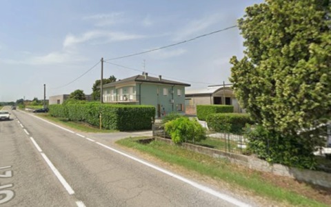 29enne veronese stacca a morsi un pezzo d’orecchio all’amico, poi mostra i genitali a una donna e la colpisce