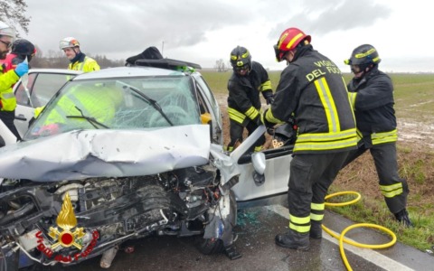 Frontale a Isola della Scale: tre feriti di cui uno grave