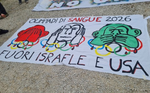 A Verona il corteo “Olimpiadi No Grazie” contro Milano Cortina 2026: manifestazione e critiche ai Giochi