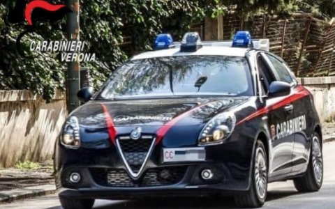 20enne scoperto per strada a Villafranca con una pistola scacciacani e un coltello a serramanico