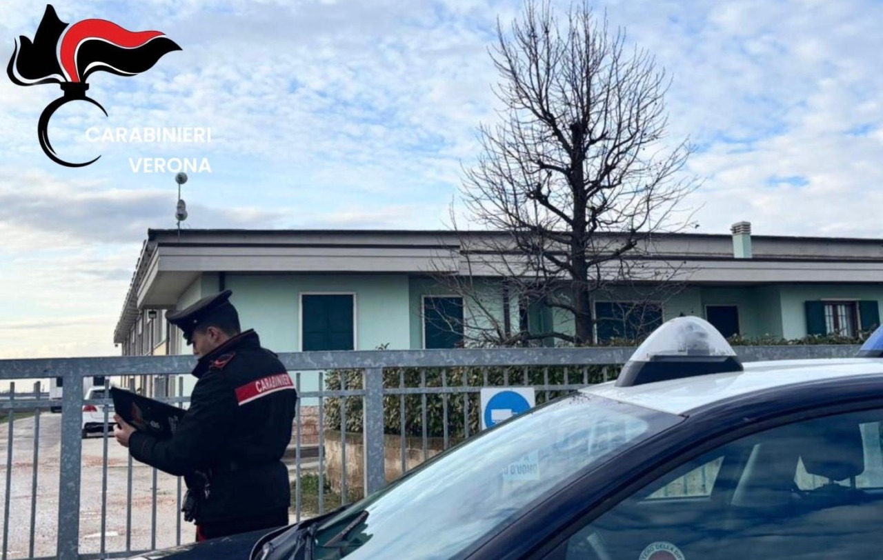 Il furgone è in un’area sotto sequestro: non riesce a recuperarlo, si agita e aggredisce i Carabinieri