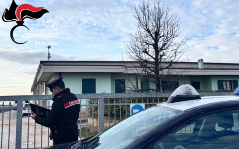 Il furgone è in un’area sotto sequestro: non riesce a recuperarlo, si agita e aggredisce i Carabinieri