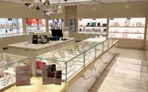 Rapina con mitra al centro commerciale Grand’Affi: commessa in ostaggio