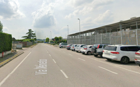 Auto si ribalta in Via Veneto: soccorsi in azione nel tardo pomeriggio