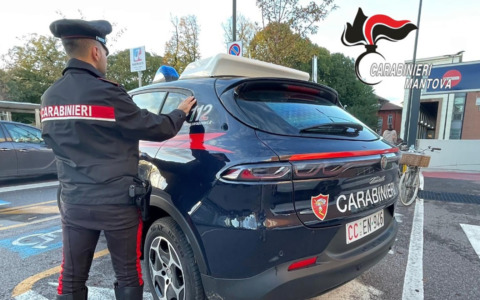 Aggrediscono un 21enne in un bar nel mantovano: cinque denunciati, tre sono veronesi