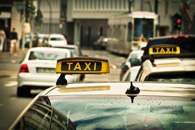 Muoversi di notte in sicurezza: anche per il 2026 confermato il servizio “Sibilla Taxi” per le donne