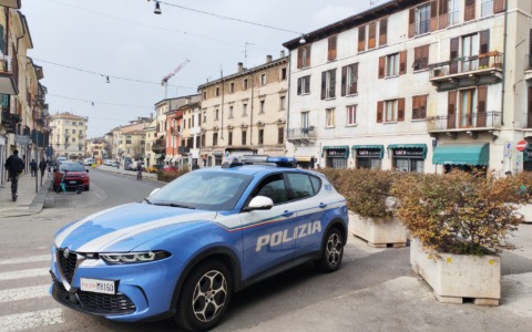 45enne ubriaca al bar, colpisce in faccia un’altra donna con un bicchiere di vetro