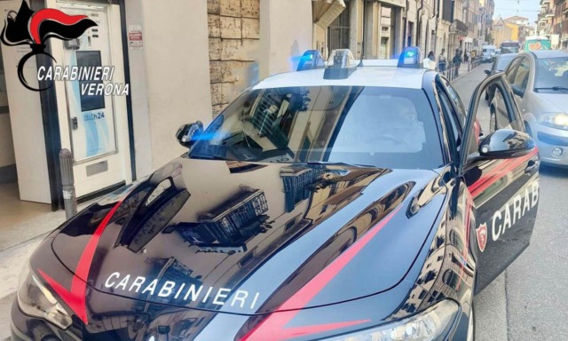 Non può avvicinarsi alla ex, ma viene sorpreso vicino a casa sua e fornisce un’identità falsa