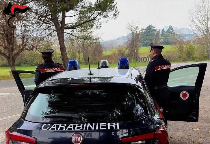 45enne disturba in un bar di Legnago: con sé aveva un coltello da caccia