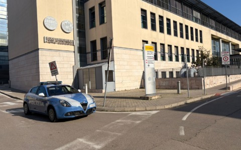 Furto all’ospedale Borgo Trento: ruba il portafoglio a un’operatrice sanitaria e poi usa la sua carta cinque volte