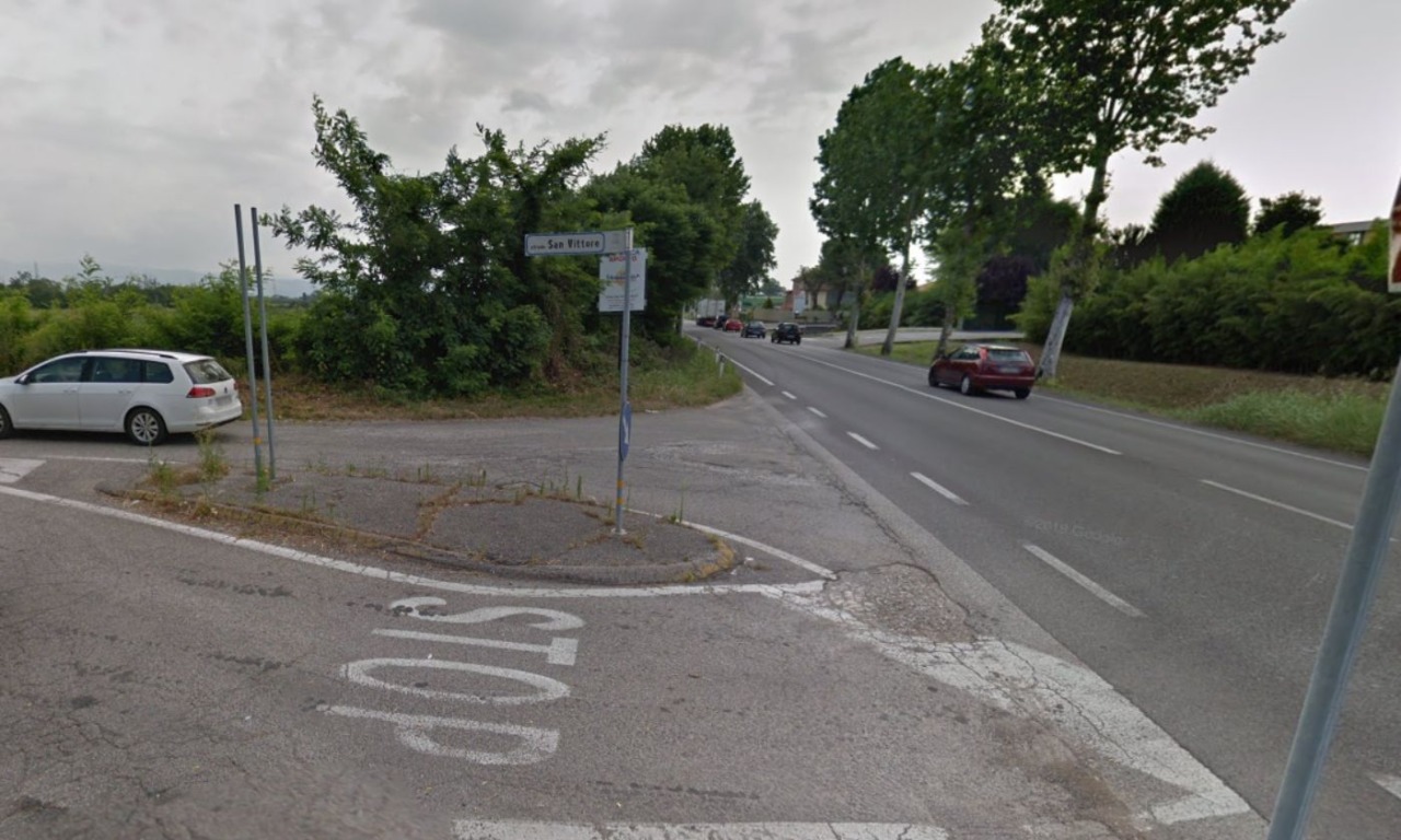 Incidente tra un’auto e uno scooter a Sona: una ferita grave