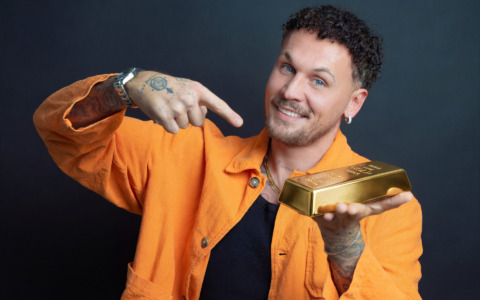 Mr. Oro d’Oro e il valore delle cose: perché oggi l’oro racconta molto più del lusso