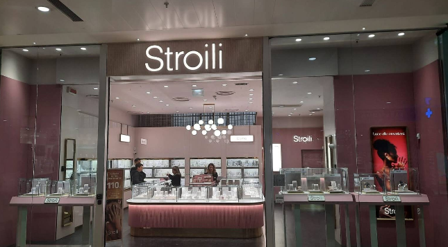 Ancora un furto al centro commerciale Grand’Affi: auto usata come ariete contro una gioielleria