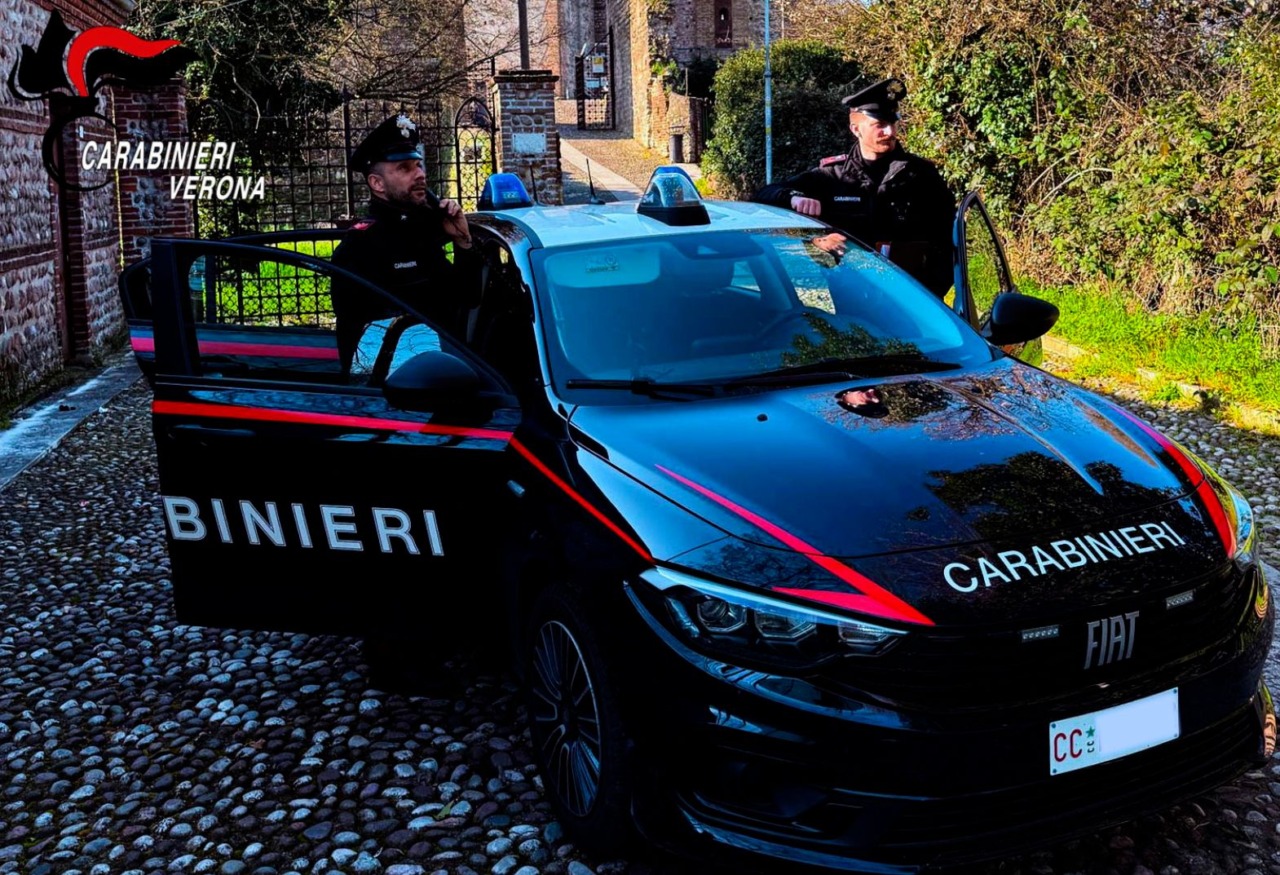 Cocaina per strada: l’intermediario conduce i Carabinieri… dallo spacciatore