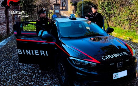 Cocaina per strada: l’intermediario conduce i Carabinieri… dallo spacciatore