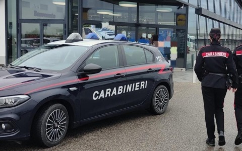 Commessa sventa borseggio al supermercato: la vittima era suo padre