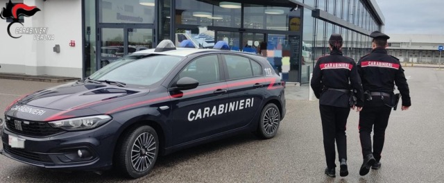 Commessa sventa borseggio al supermercato: la vittima era suo padre