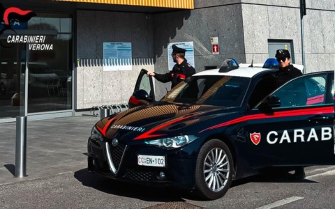 Ruba cosmetici per 2.200 euro in un supermercato di Peschiera del Garda: fermato un 28enne