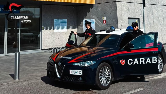 Ruba cosmetici per 2.200 euro in un supermercato di Peschiera del Garda: fermato un 28enne