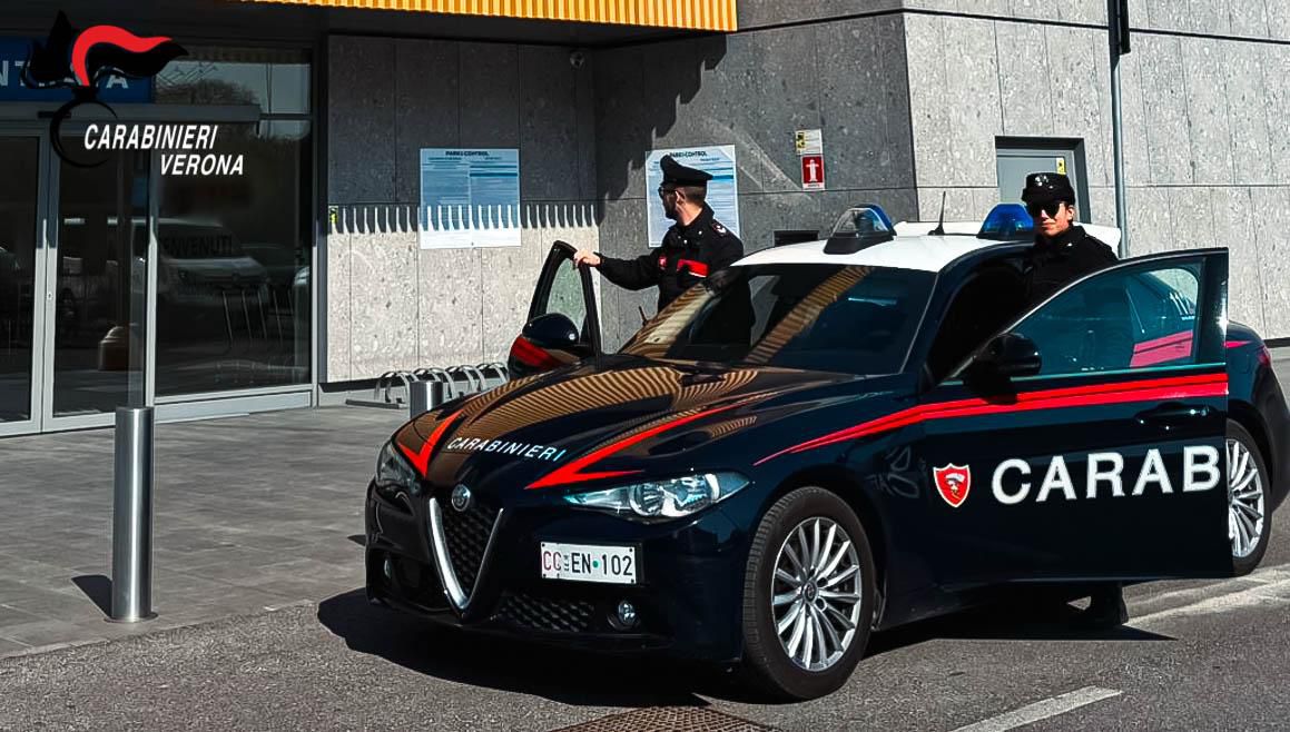 Ruba cosmetici per 2.200 euro in un supermercato di Peschiera del Garda: fermato un 28enne