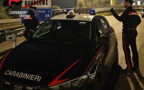 Dimenticano uno zaino con la droga in un residence a Bovolone, fermati due spacciatori