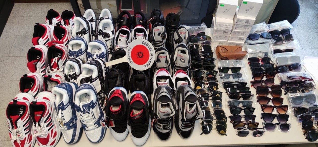 Merce contraffatta al mercato dello stadio di Verona: denunciati due venditori