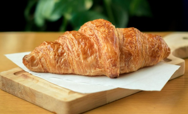 Muore soffocato dopo aver mangiato un croissant