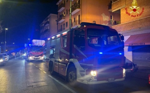 Incendio in appartamento a Verona: soccorsi quattro bambini e la madre