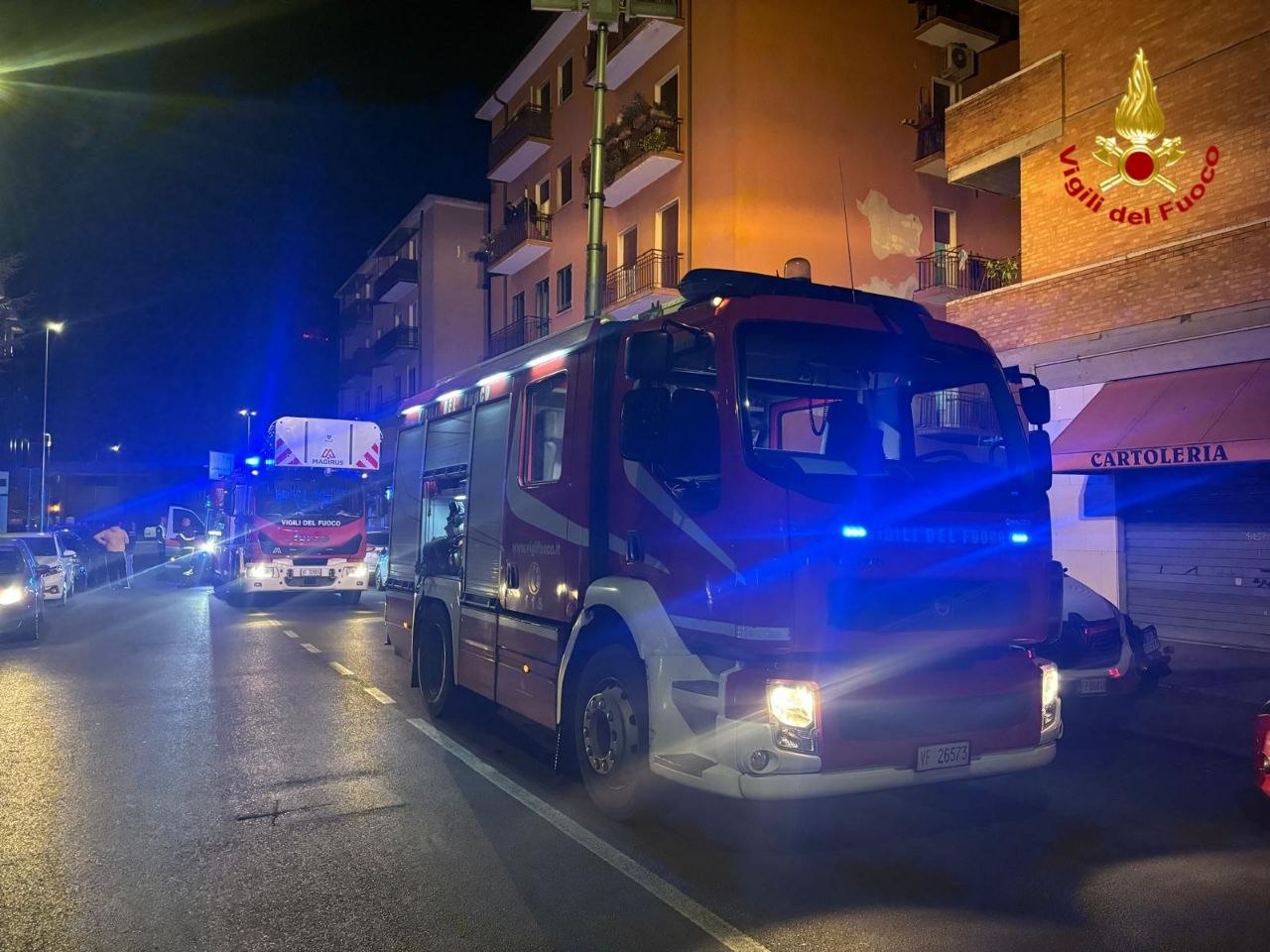 Incendio in appartamento a Verona: soccorsi quattro bambini e la madre