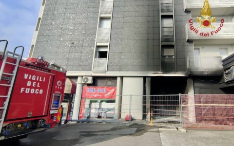 Incendio in un condominio nella notte a Cerea: 15 persone soccorse