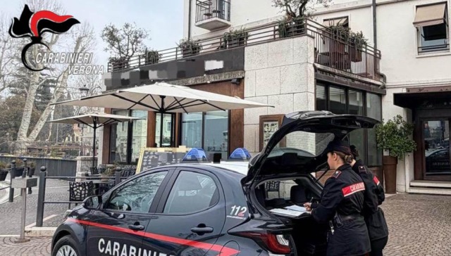 Tira un pugno in faccia a un altro cliente del bar. Responsabile identificato dopo poco più di un mese