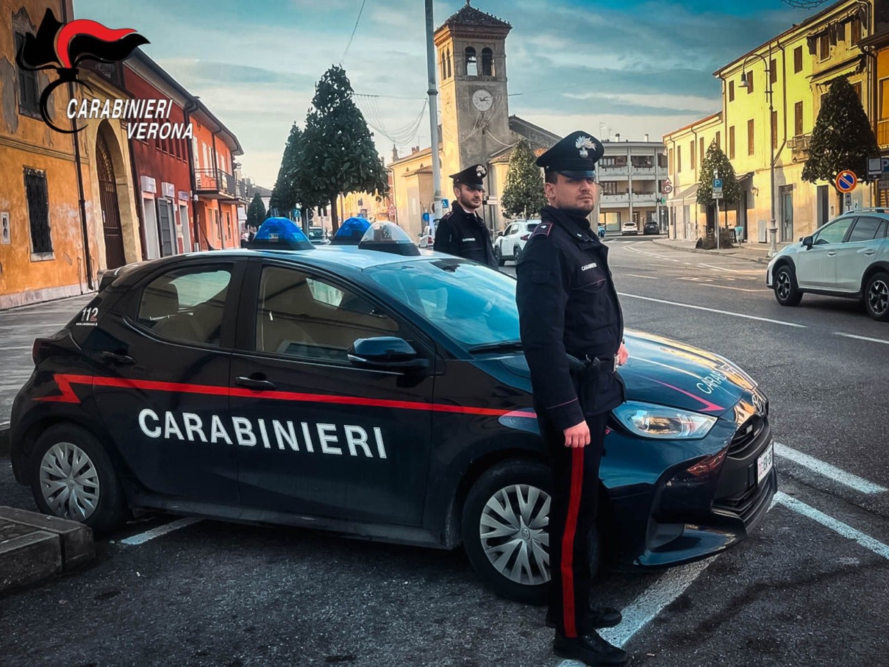 Agitato alla guida: 31enne trovato con cocaina, hashish e mille euro in contanti