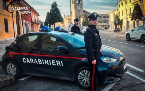 Agitato alla guida: 31enne trovato con cocaina, hashish e mille euro in contanti