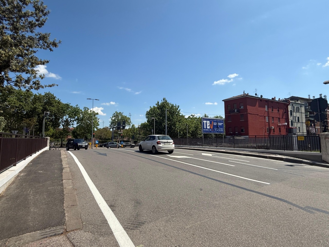 Proseguono i lavori di rifacimento dei parapetti dei ponti sul canale Camuzzoni