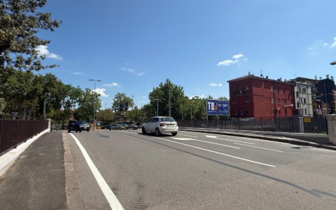 Proseguono i lavori di rifacimento dei parapetti dei ponti sul canale Camuzzoni